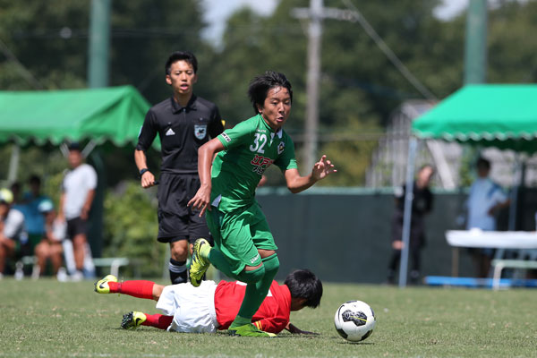 あなたのレフェリーへの文句が サッカー少年の成長を止めている サカイク