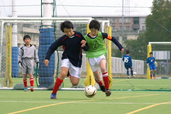 パス コース ではなくパス ライン を切る フットサルのディフェンス サカイク