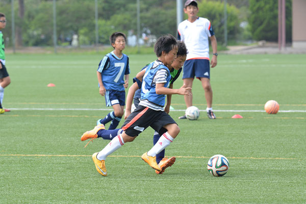 あなたの子どもは サッカーがうまくなるために不可欠な 子どもらしさ を失っていませんか サカイク