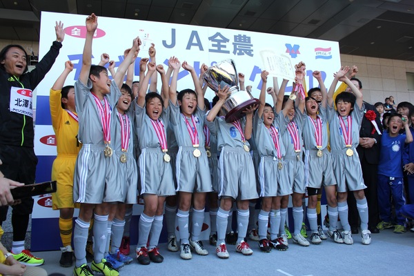 レジスタｆｃがダノン杯に続きチビリンピックも日本一に サカイク