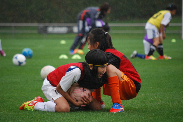 なでしこジャパン 佐々木則夫監督が小学５年生以下の女子選手にサッカークリニックを開催 サカイク