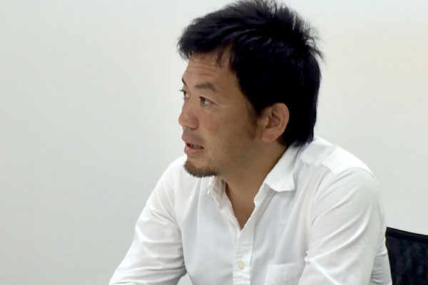 興国高校サッカー部　内野監督