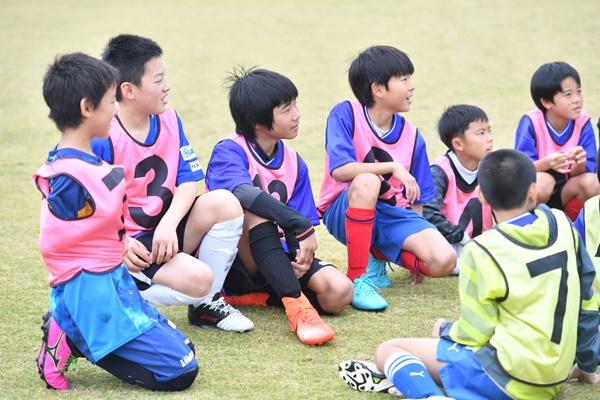 サッカー少年少女にもある 10歳の壁 伸びない子は親を見ればわかる 花まる学習会代表 高濱正伸 サカイク