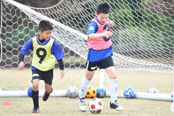 サッカー少年少女にもある 10歳の壁 伸びない子は親を見ればわかる 花まる学習会代表 高濱正伸 サカイク