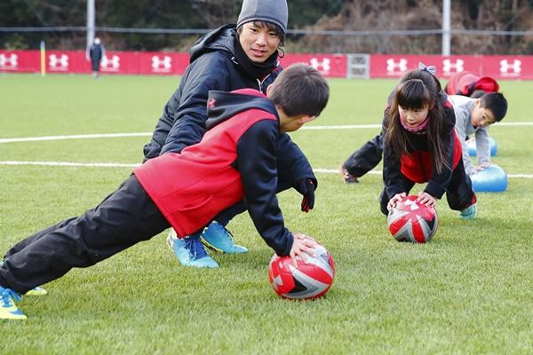 ドリブル リフティング 幼少期サッカーの技術練習しかしないと運動器機能が老人並に 中学以降も活躍するために大人が知るべき事実 サカイク