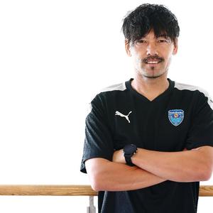 話さないやつにはパスは来ない」松井大輔さんが語る、海外で活躍する