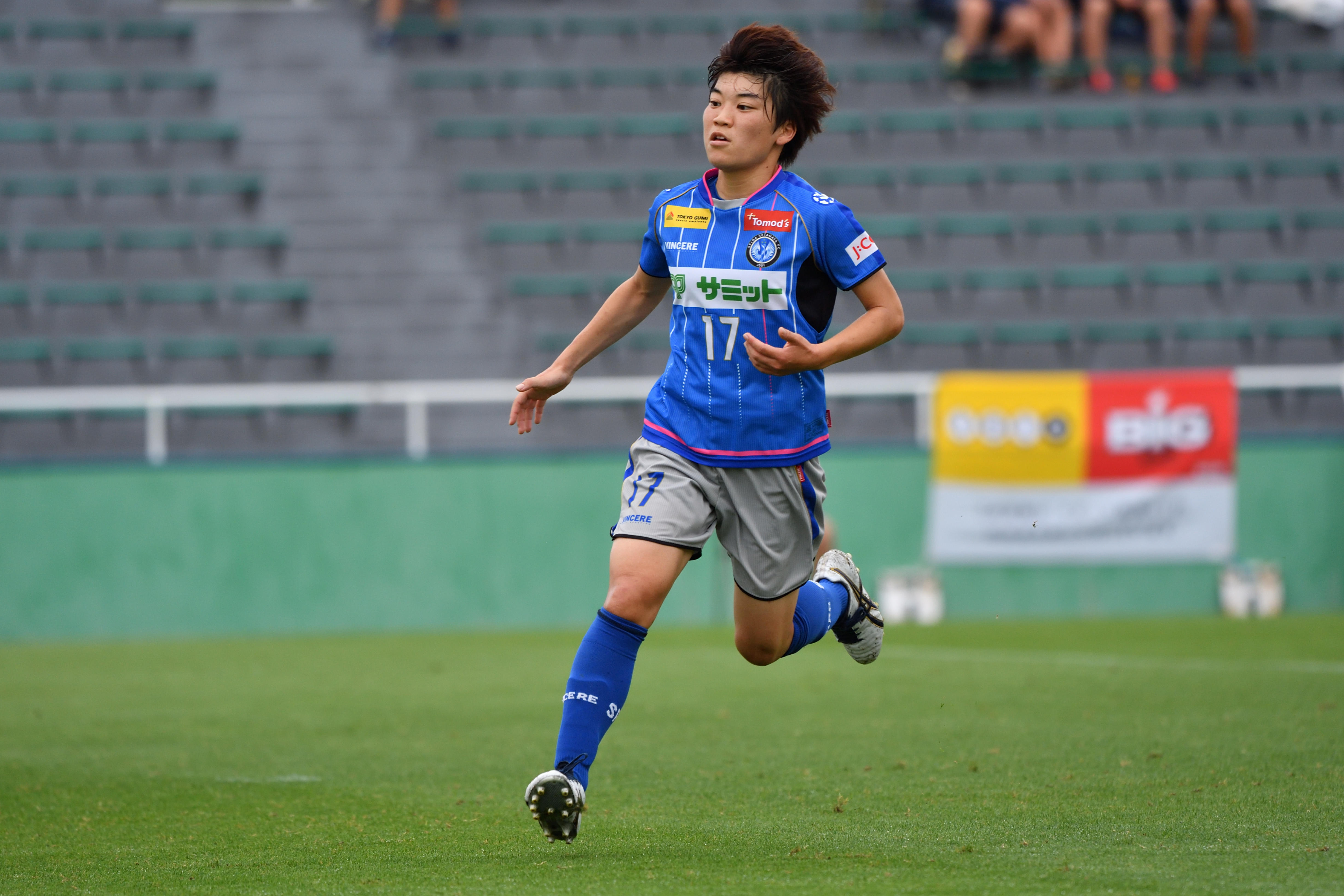 サッカーを盛り上げるお手伝いがしたい なでしこリーグ スフィーダ世田谷の選手を社員として迎え入れてサポートするドラッグストア トモズ サカイク