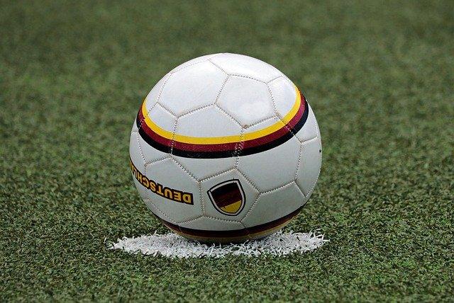 小学生のサッカーボールのサイズは ボールの選び方も解説 サカイク