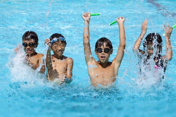 真夏日はプールへ サッカーに効く水中トレーニング サカイク