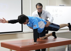 長友選手のトレーナー木場さんが語る 体幹トレーニングのポイント サカイク