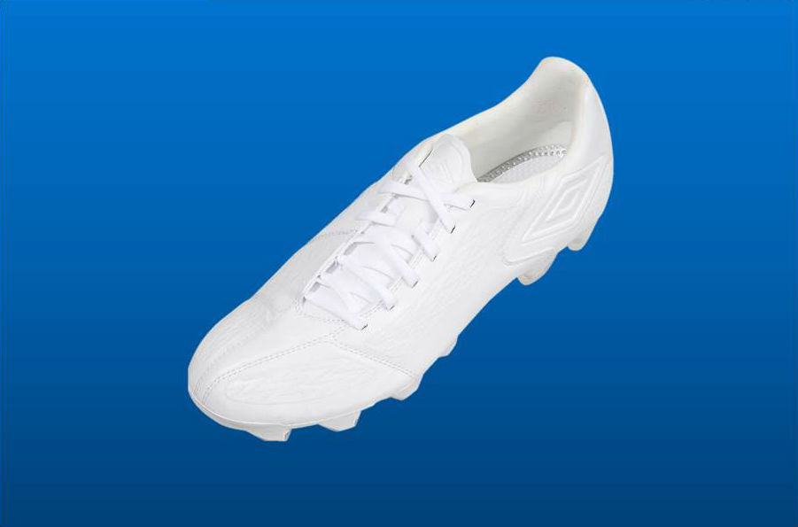 【新品】遠藤保仁元選手　シューズ型グラス PR－遠藤保仁選手が選んだスパイク、アンブロ「GEOMETRA」の高