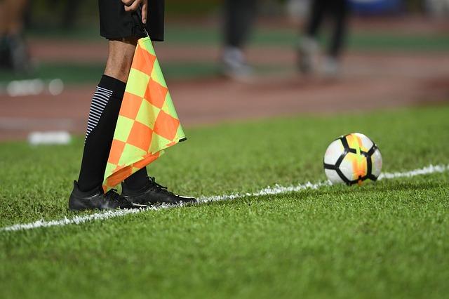 オフサイドとは サッカーの試合の行方を大きく左右するルールを解説 サカイク