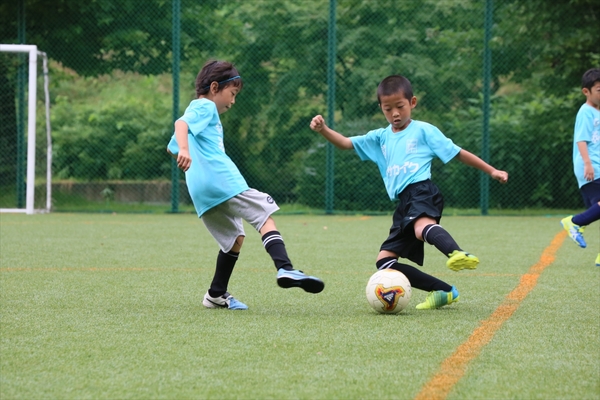 遊び を通してサッカーに必要なスキルを身につける 子どもが楽しんで取り組めるトレーニングまとめ サカイク