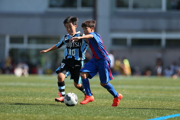 小学生で覚えておきたい サッカーの技術を向上させる 良い姿勢 と 身体の使い方 まとめ サカイク