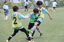 ボールを奪うための準備が課題の子どもたち　相手にボールが渡る前の動きをどう指導すればいい？
