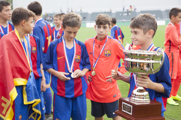 Fcバルセロナ アーセナルfcが来日 U 12ジュニアサッカーワールドチャレンジ17開催 サカイク
