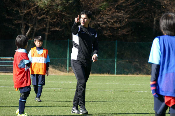 サッカーサービススクールの運営 通訳業務スタッフを募集 サカイク