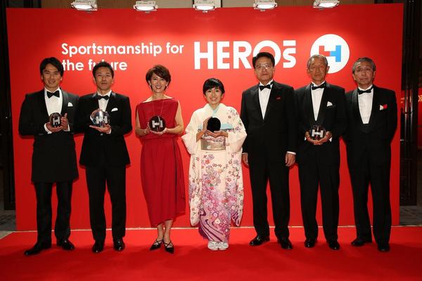 長谷部誠 オフ ザ ピッチでのプレーで高い評価 Heros Award 18 サカイク